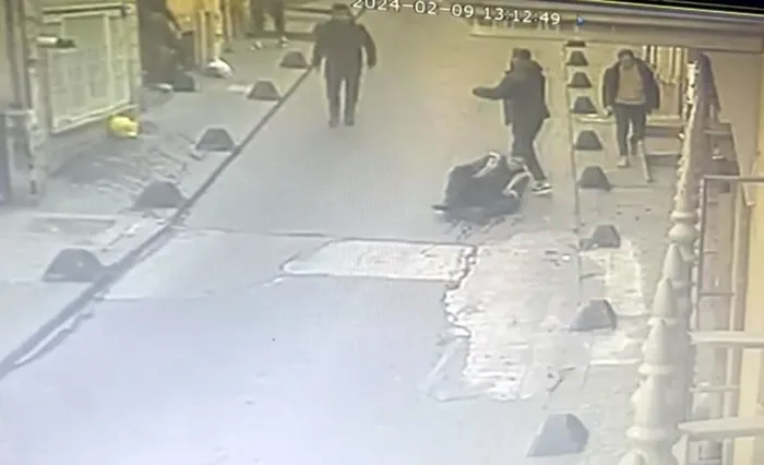 1713166597448.jpeg Yanlış adamı vurdu! Bayramda el öperken yakalandı | İstanbul'da film gibi olay anbean kamerada - 4