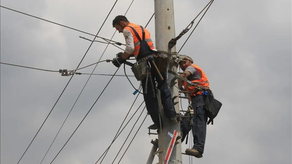 Suriye için elektrik hattı onarılıyor: Türkiye 150 bin haneye elektrik sağlayacak
