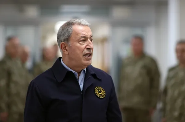 Son dakika: Milli Savunma Bakanı Hulusi Akar ve komuta kademesi Suriye sınırında