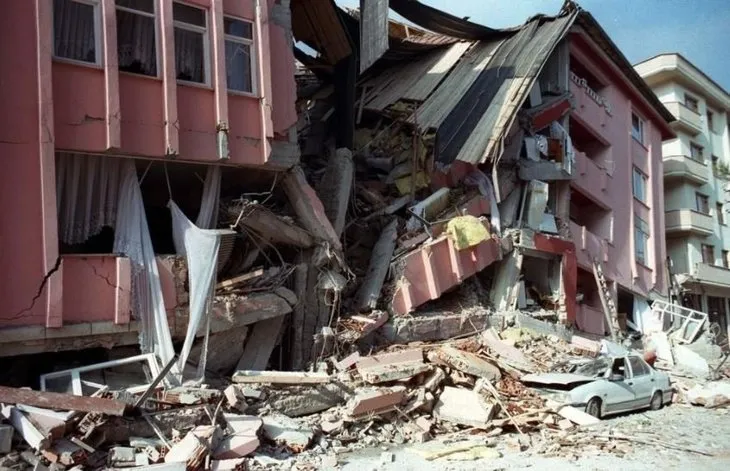 17 Ağustos Marmara Depremi'nin 22. yılı! Acı dolu kareler