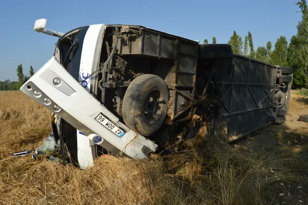 Afyonkarahisar Çay’da feci kaza! Yolcu otobüsü devrildi