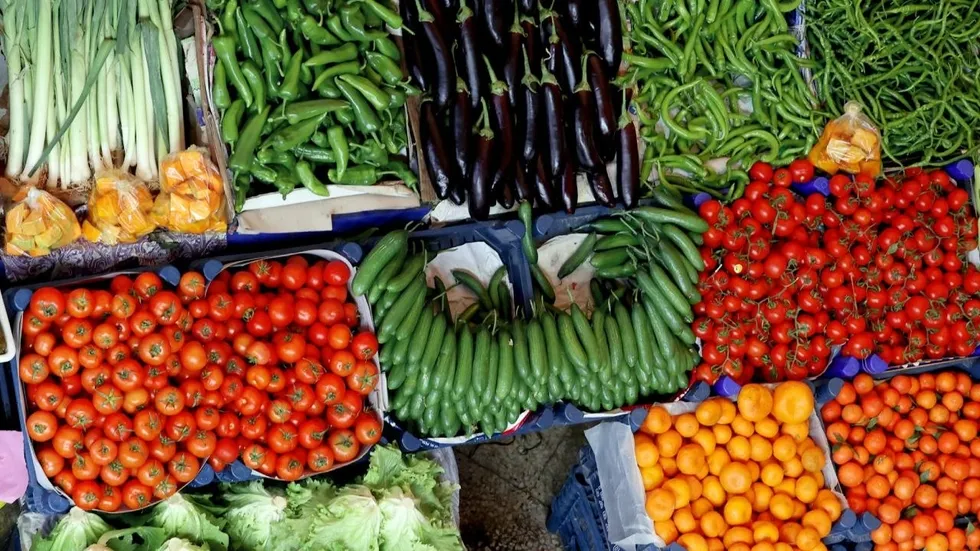 tarladan-markete-fahis-fiyat-vurgununa-yargi-tokadi-sebze-ve-meyvede-oyun-kuran-40-supheli-tutuklandi-1789760588713.jpeg Tarladan markete fahiş fiyat vurgununa yargı tokadı! Sebze ve meyvede oyun kuran 40 şüpheli tutuklandı - 2
