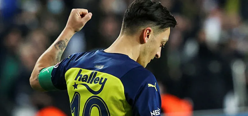 "Mesut Özil kırmızı kart görmeliydi" İngiliz basınından Fenerbahçe-Beşiktaş derbisi için çarpıcı yorum