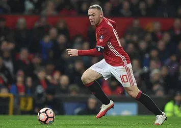 Wayne Rooney, Manchester United'da kalacak