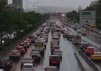 İstanbul'da yağmur sonrası trafik kilitlendi! Yüzde 80'e çıktı