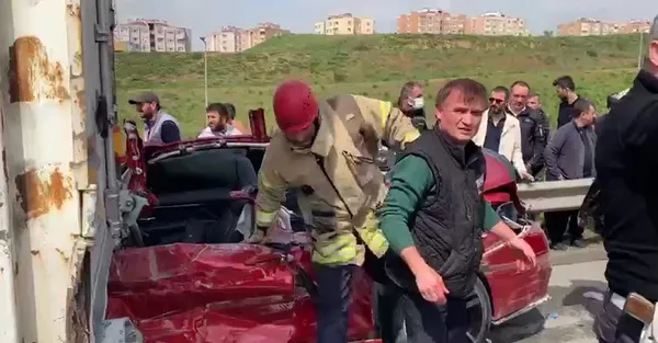Son dakika: Kuzey Marmara Otoyolu’nda feci kaza: Otomobil TIR'a arkadan çarptı! Yolcu koltuğundaki kadın hayatını kaybetti - 4