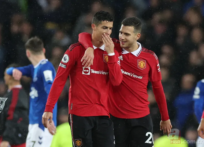 Manchester United Ronaldo'yu sildi! Fotoğraflarını söktüler 7