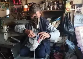 Hayatını ayakkabı tamir ederek kazandı