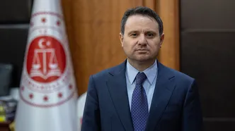 Ekmek Teknesi'nde figüranmış: Bakan Akın Gürlek’in setlerde geçen üniversite yılları