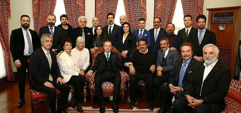 Cumhurbaşkanı Erdoğan sanatçılarla buluştu