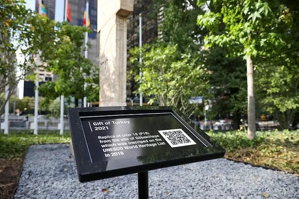 anadolunun-12-bin-yillik-mirasi-baskan-erdogan-bm-bahcesinde-sergilenen-gobeklitepe-dikilitas-replikasini-ziyaret-etti-1632261258828.jpeg Başkan Erdoğan BM bahçesinde sergilenen Göbeklitepe dikilitaş replikasını ziyaret etti - 1