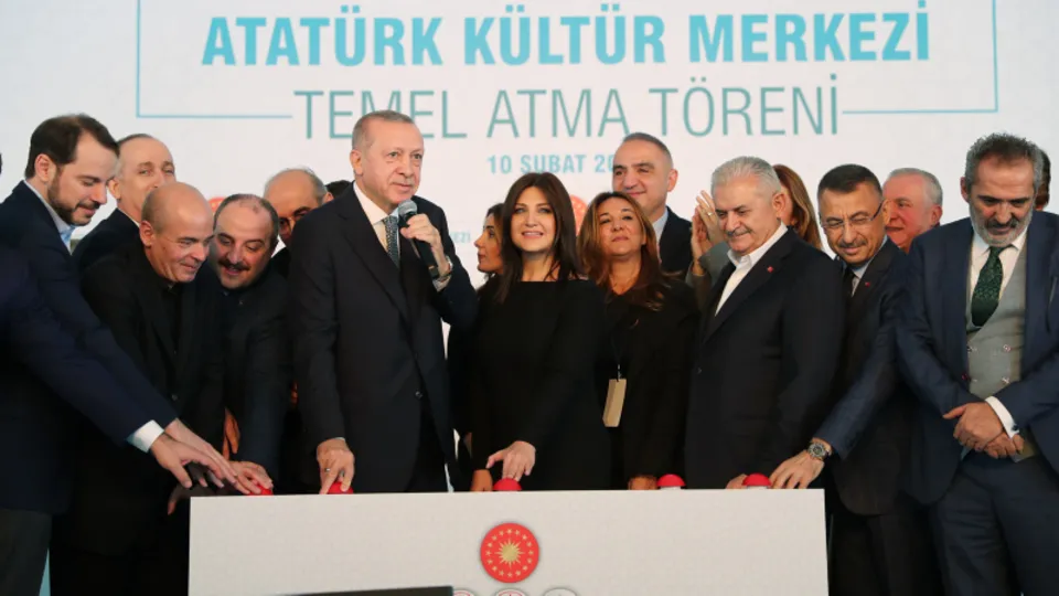 Başkan Erdoğan AKM'nin temelini sanatçılarla attı