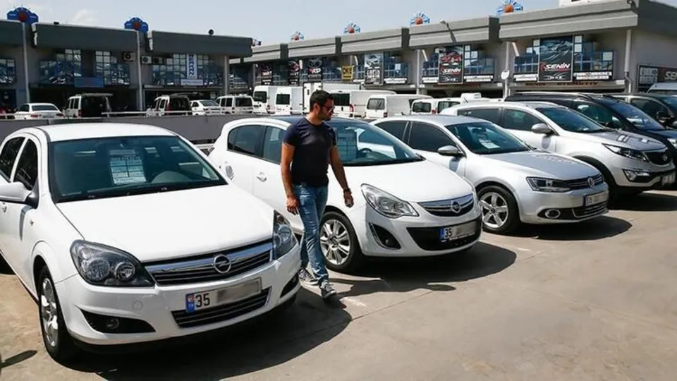 İkinci el araçlarda fiyatlar düştü! İşte araç satışlarında son durum