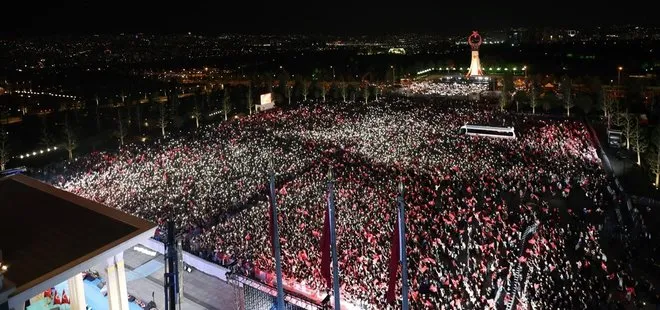Ankara’da zafer gecesi! Başkan Erdoğan’dan seçim galibiyeti sonrası klasikleşen balkon konuşmasında tarihi mesajlar