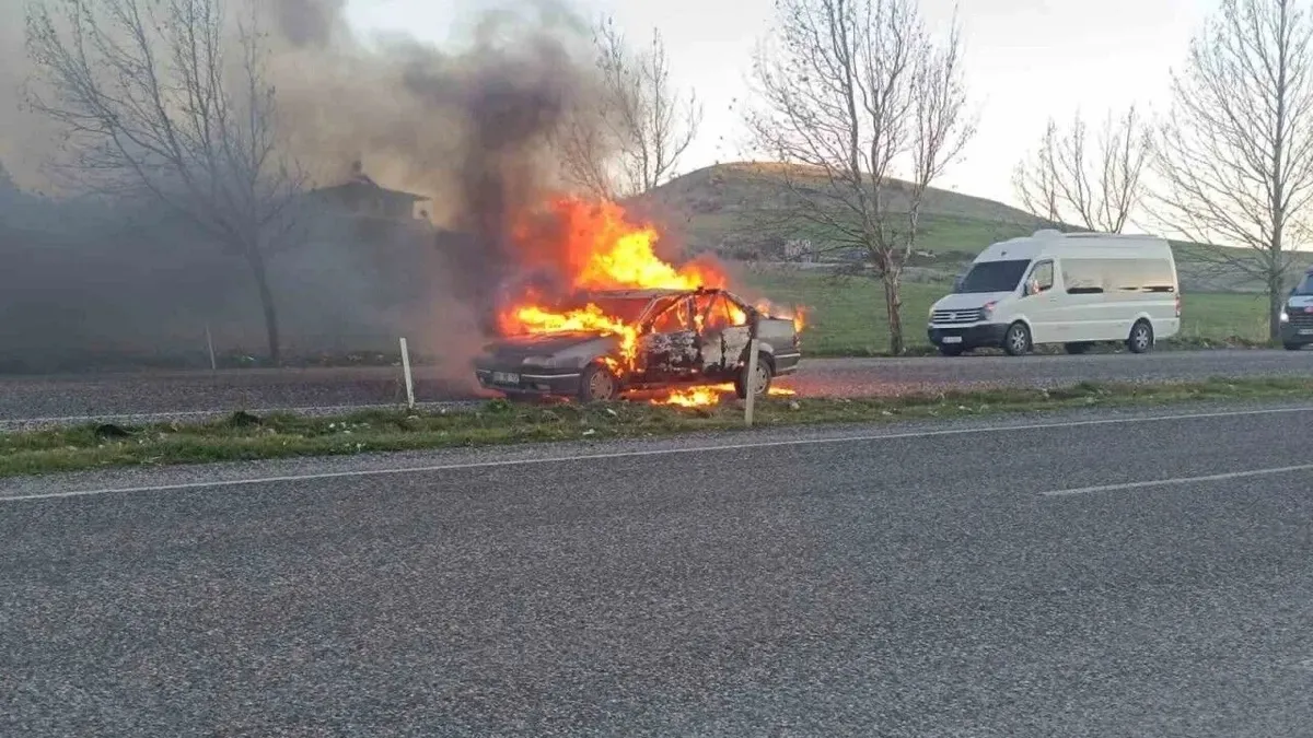 Kahramanmaraş'ta otomobil yangını