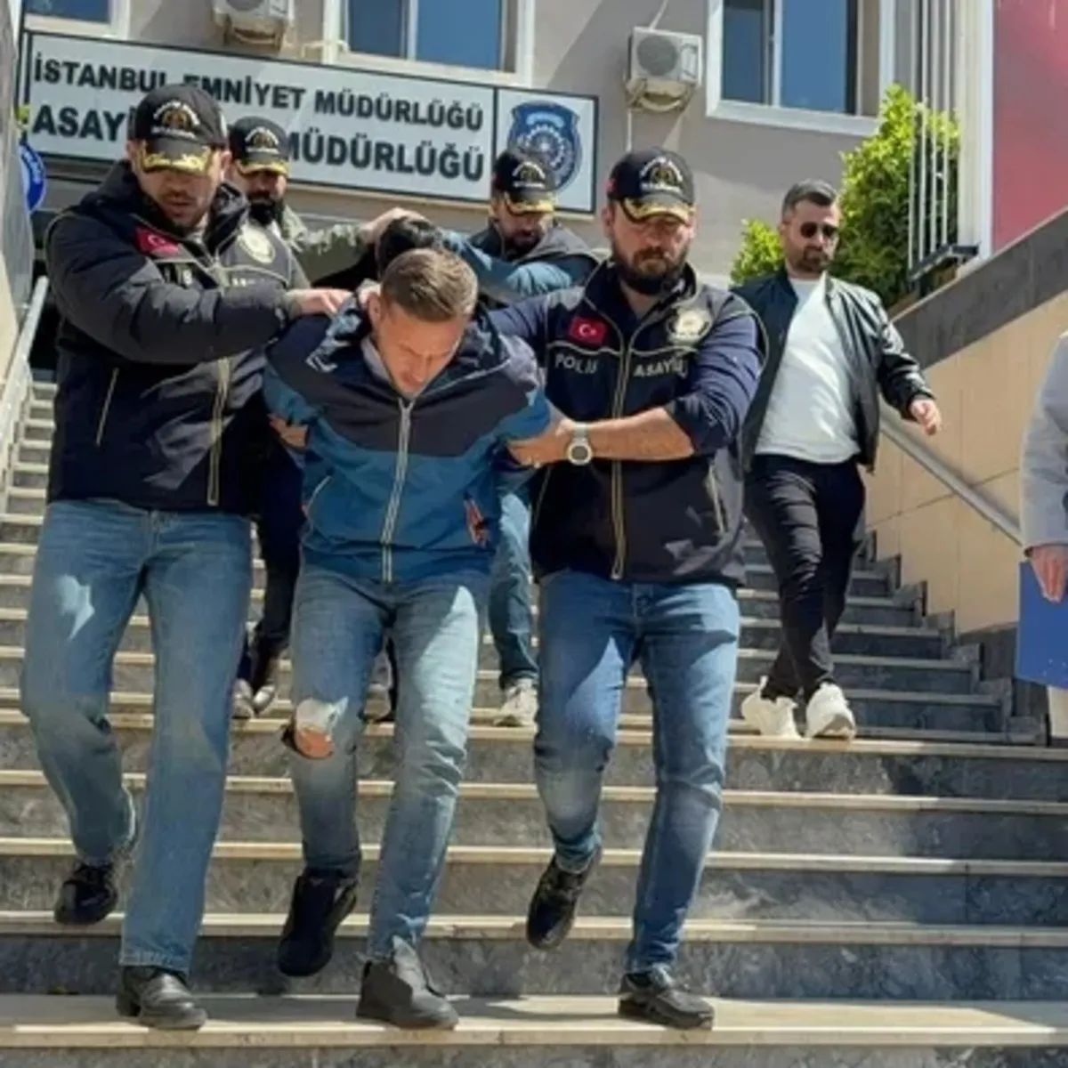 Küçükçekmece'de Haraç İsteyen Çeteye Operasyon: 4 Şüpheli Tutuklandı