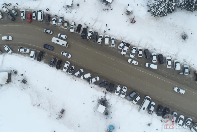 Uludağ tıklım tıklım! Metrelerce kuyruk oluştu 4