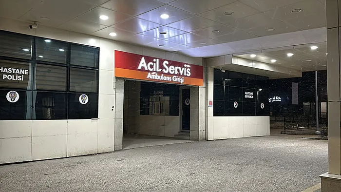 duzcede-uygulama-noktasindaki-polise-carparak-kacan-surucu-yakalandi-1740021258171.jpeg Düzce'de uygulama noktasındaki polise çarparak kaçan sürücü yakalandı - 1