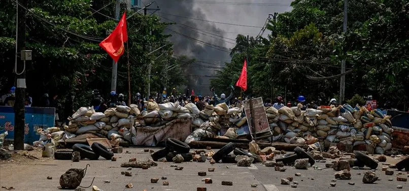 Myanmar'da sokaklar karıştı! Ölü sayısı 100'e yükseldi