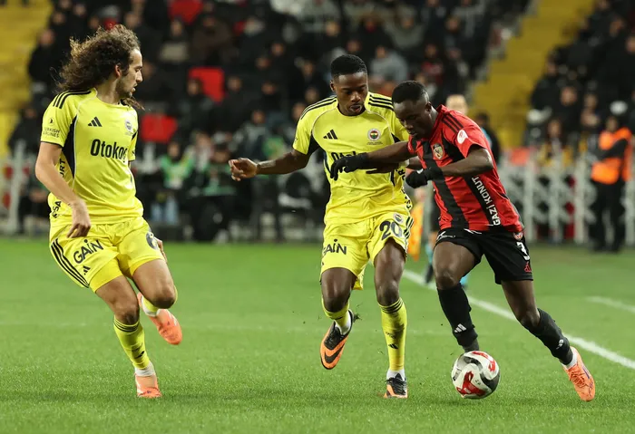 fenerbahceden-gaziantepte-govde-gosterisi-kanarya-deplasmanda-turladi-1772660674703.jpg Fenerbahçe'den Gaziantep'te gövde gösterisi! Kanarya deplasmanda turladı - 7