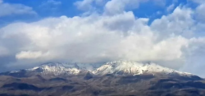 Bitlis’e kış erken geldi! Süphan Dağı beyaza boyandı