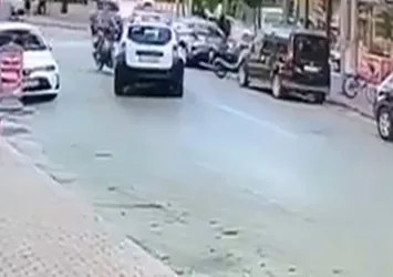 Bursa'da feci kaza: Motosiklet sürücüsü metrelerce yükseğe savrularak ağrı yaralandı