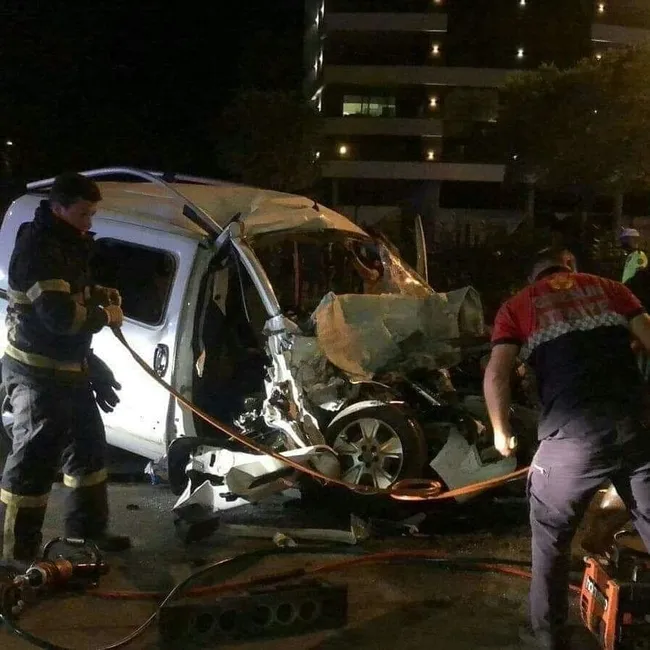 Giresun’da feci kaza! Otomobil LPG tankerine çarptı: 2 ölü - 1