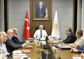 Bakan Yaşar Güler'den birlik komutanlarına Suriye provokasyonu ile ilgili net mesaj: Başarısız kılınacaktır