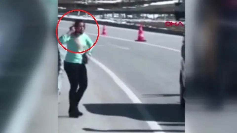 Pitbull cinsi köpeği elinden alınınca başına silah dayadı! O anlar kamerada