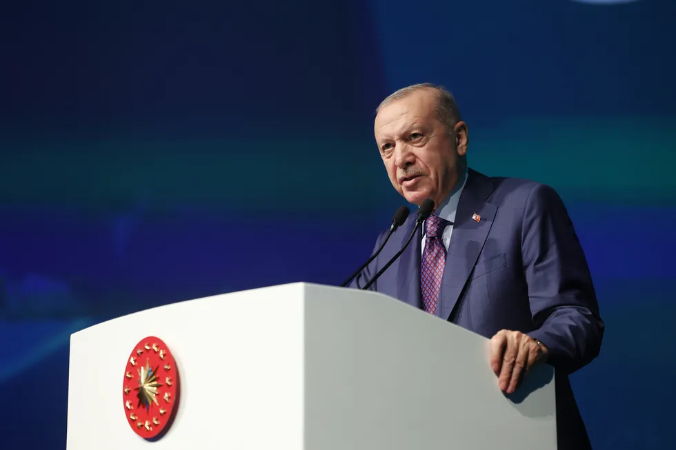 baskan-erdogandan-sifir-atik-forumunda-israf-mesaji-43-milyon-cocuk-aclik-pencesinde-1780855901020.jpg Başkan Erdoğan'dan Sıfır Atık Forumu'nda israf mesajı: 43 milyon çocuk açlık pençesinde - 3