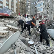 Şanlıurfa’da 6 katlı bina çöktü