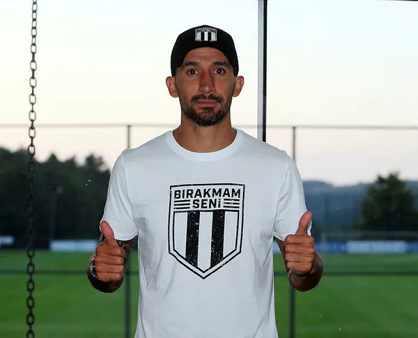 besiktas-mehmet-topal-transferini-acikladi-1626121469483.jpg Beşiktaş, Mehmet Topal transferini açıkladı - 1