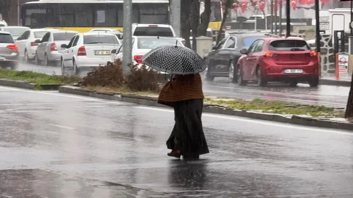 Diyarbakır'da sağanak yağış hayatı olumsuz etkiledi