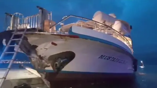 korku-dolu-anlar-izmirde-yolcu-vapuru-karaya-carpti-1704822317558.jpg Korku dolu anlar! İzmir’de yolcu vapuru karaya çarptı - 1