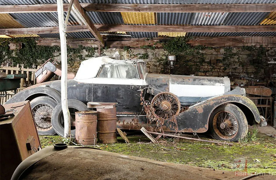 Corvette marka arabalar çürümeye terkedilmiş halde bulundu 🚗 19