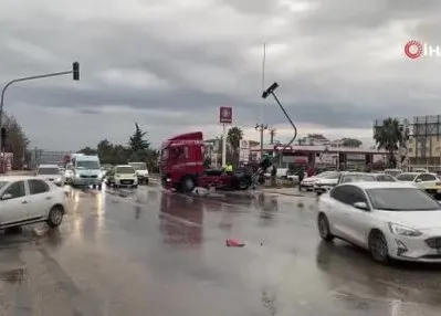 Serik’te tırlar çarpıştı