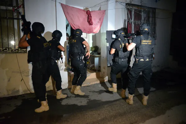 Adana’da DEAŞ’a ağır darbe! Sözde ’savaşçı’ militanı tutuklandı