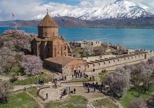 Van Gölü'nün incisi Akdamar Adası
