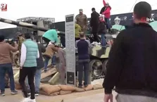 Şam’da Suriye devrimi askeri fuarı açıldı