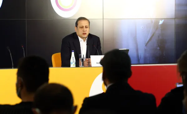 galatasarayda-burak-elmastan-flas-karar-1643797148377.jpg Galatasaray'da Burak Elmas'tan transfer ve Gedson Fernandes açıklaması - 4