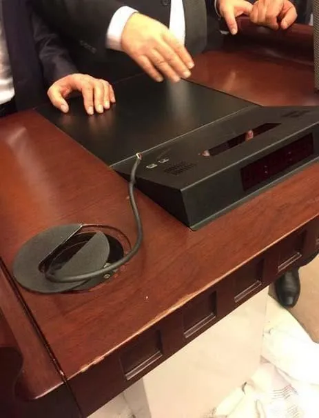 CHP'lilerin işgal ettiği kürsünün son hali! - 1