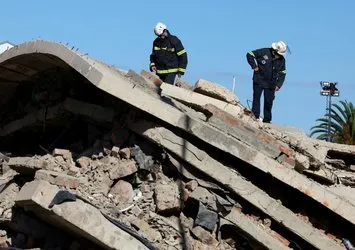 Güney Afrika’da bina çöktü! Ölü sayısı yükseldi