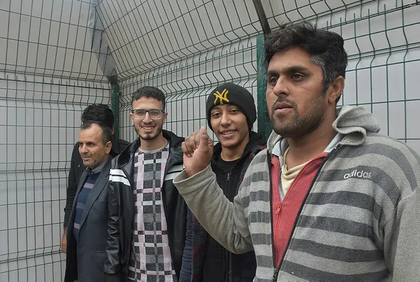 Yunan polisinin darbettiği Behiye’ye Türkiye sahip çıktı! Türk paralarını yırtıp, ağzıma soktular