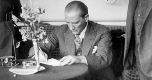 Siyasilerden 10 Kasım paylaşımları