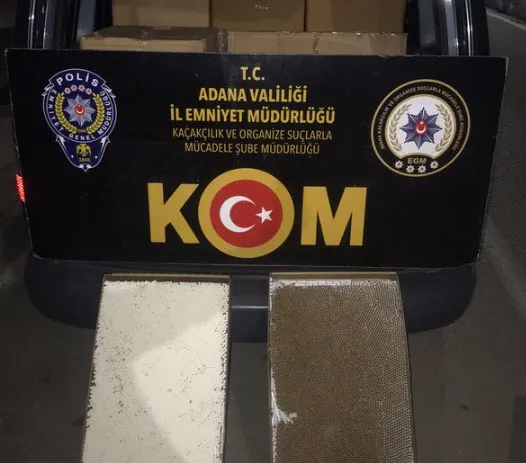bu-kez-de-ankara-belediyesinin-calisani-cikti-kacak-sigara-operasyonunda-belediye-calisani-gozaltina-alindi-1666530291172.jpg Kaçak sigara operasyonunda CHP'li Ankara Büyükşehir Belediyesi çalışanı gözaltına alındı - 3
