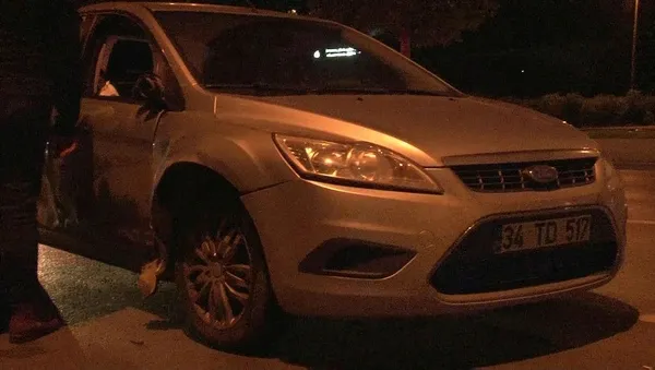 1696042483759.jpeg Motosikletle çarpıştı aracı bırakıp kaçtı! Yer: Kartal - 3