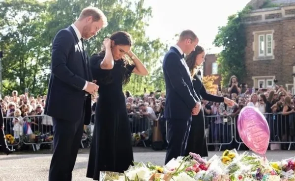 kralice-elizabethin-cenazesinde-soke-eden-detay-prens-harryin-esi-meghan-markle-casus-mu-1663247073420.jpg Kraliçe Elizabeth’in cenazesinde şoke eden detay! Prens Harry’in eşi Meghan Markle casus mu? - 4