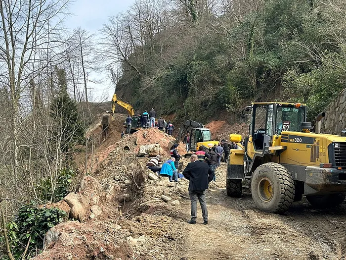 1711543041097.jpg Trabzon'da içme suyu hattında göçük! 3 işçi hayatını kaybetti! Valilikten açıklama... - 1