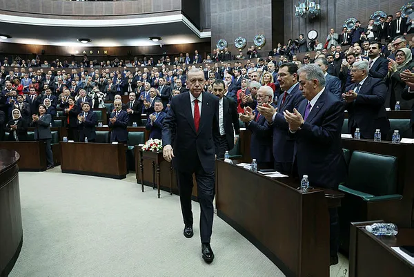 baskan-erdogandan-ozgur-ozele-genel-baskan-mi-emanetci-mi-belli-degil-1700050822016.jpg Başkan Erdoğan’dan Özgür Özel’e: Genel başkan mı emanetçi mi belli değil! - 4