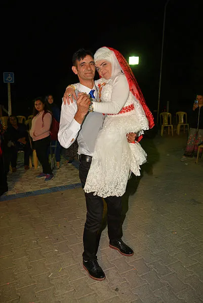 Aralarındaki 83 santimetrelik boy farkı aşklarına engel olmadı - 1
